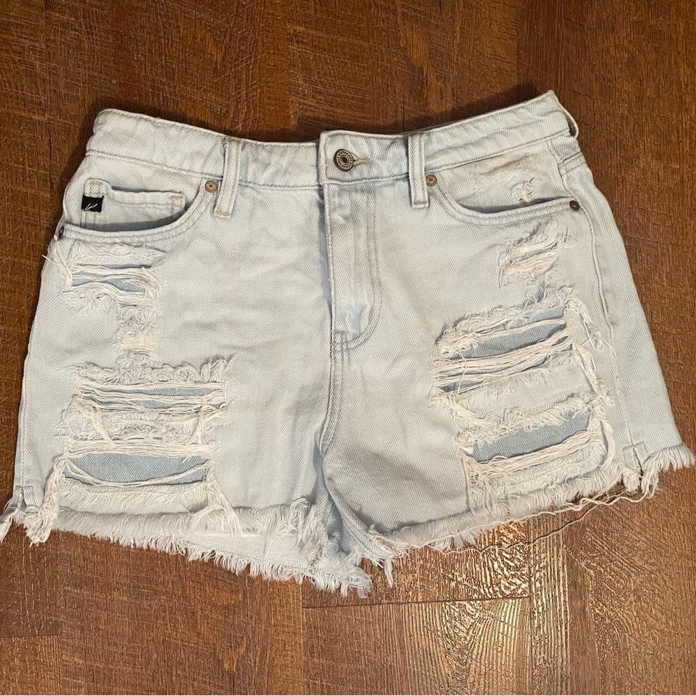KANCAN LIGHT-WASH JEAN SHORTS